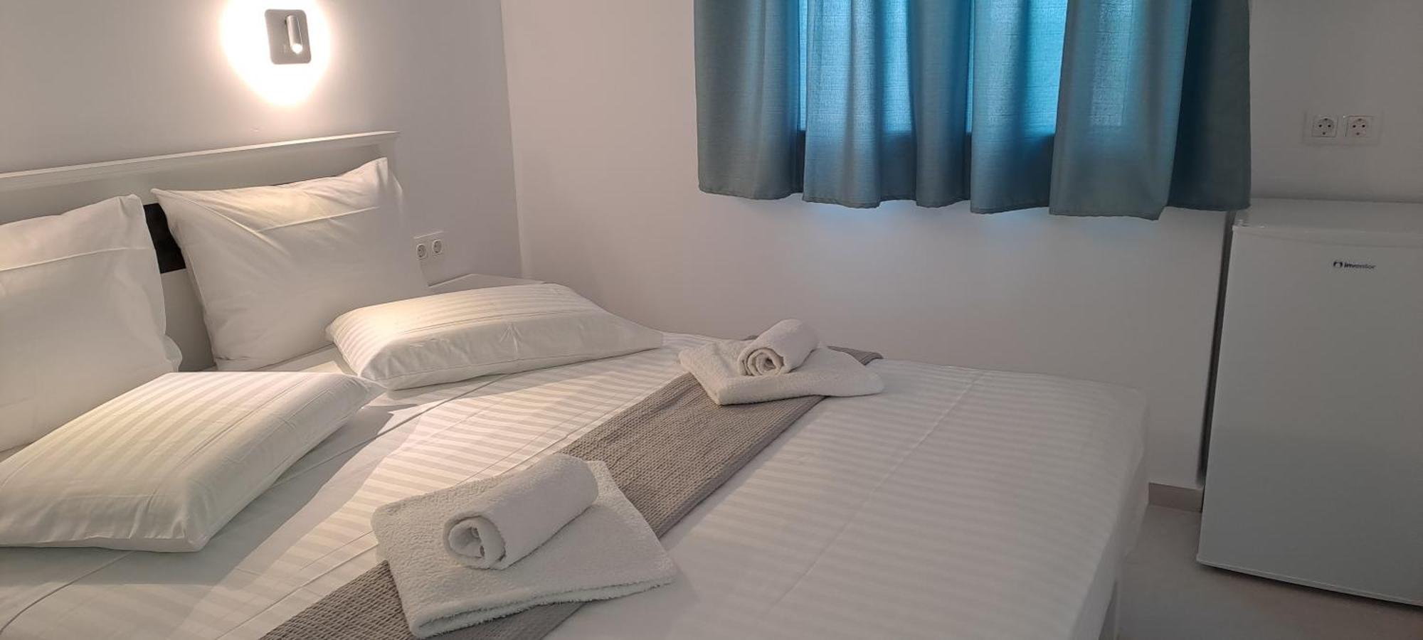Dinas Inn Piso Livadi Bagian luar foto
