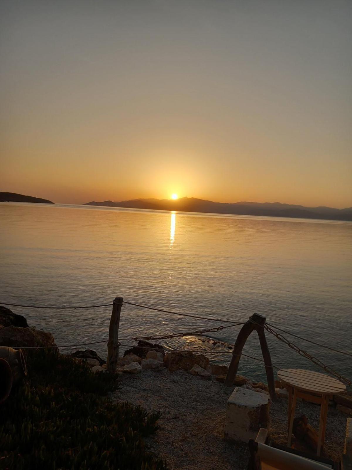 Dinas Inn Piso Livadi Bagian luar foto