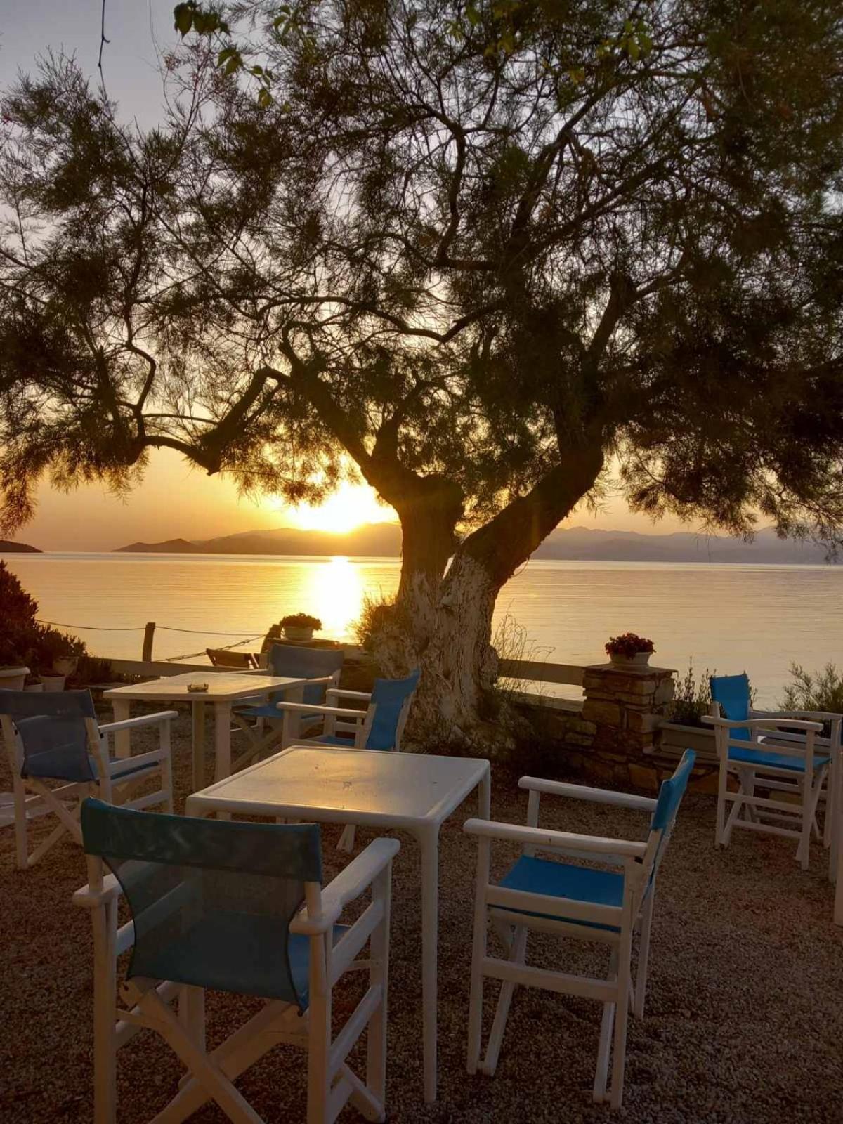 Dinas Inn Piso Livadi Bagian luar foto